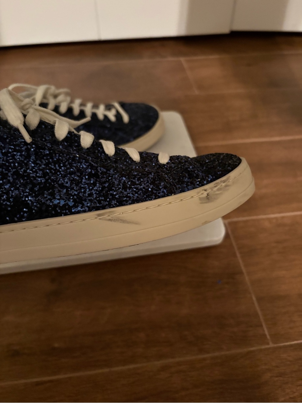 P448 Women’s Sneakers John Twilight Navy Low-Top with Cream Accents, Size 40 - Picture 4 of 7